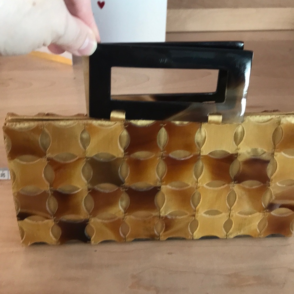 SALE💥Clutch gold fabric & amber coloured shell
